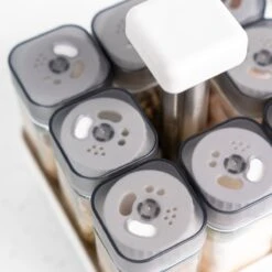 Coninx Kruidenrek Staand - Draaiend Kruidenrek Met Glazen Potjes - Kruidencarrousel Draaibaar - 8 Kruidenpotjes - Wit / RVS -Huishoudelijke Artikelen Winkel 1200x1200 1043