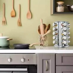 SensaHome 360 Graden Roteerbare Kruidencarrousel - Kruidenrek/Kruidenmolen - 20 Kruidenpotjes - 5 Laags - Draaibaar - 20 Specerijen Potjes - Specerijenmolen -Huishoudelijke Artikelen Winkel 1200x1200 1058