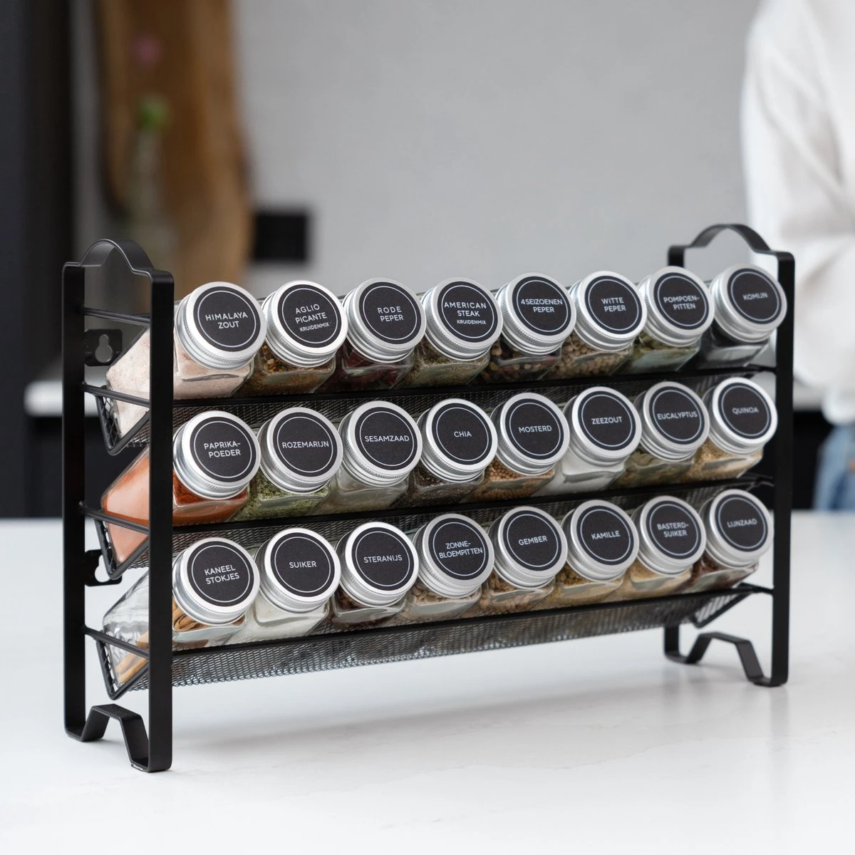 Deleca Kruidenrek Organizer Met 24 Kruidenpotjes - Vierkant - Strooideksel & Labels - Ophangbaar Of Staand - Industrieel / Zwart 15 Deleca Kruidenrek Organizer Met 24 Kruidenpotjes - Vierkant - Strooideksel & Labels - Ophangbaar Of Staand - Industrieel / Zwart - Afbeelding 13