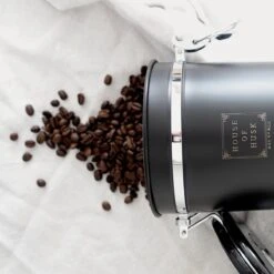 House Of Husk Koffieblik Met CO² Ventilatie - Bewaarblik - Voorraadbussen - Voorraadblik - RVS - Zwart - 1.5 Liter -Huishoudelijke Artikelen Winkel 1200x1200 1245