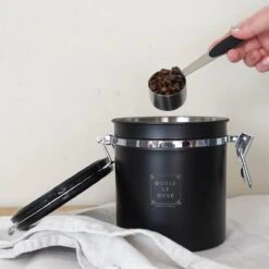 House Of Husk Koffieblik Met CO² Ventilatie - Bewaarblik - Voorraadbussen - Voorraadblik - RVS - Zwart - 1.5 Liter -Huishoudelijke Artikelen Winkel 1200x1200 1248
