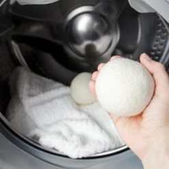 Apeiron Drogerballen - Droogballen - 6 XL Wasbollen - Droger - Duurzaam - Wasmachine - Wasverzachter - Energie Besparen - Zero Waste - Schapenvacht - Wol -Huishoudelijke Artikelen Winkel 1200x1200 1580