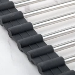 Highport Oprolbaar Vaat Droogrek - Scandinavisch Design - Opvouwbaar Hittebestendig Roestvrijstalen Keuken Afdruiprek - Vaatwasser Geschikt - Sterke 18-staafs Onderzetter - Foodgrade Materiaal -Huishoudelijke Artikelen Winkel 1200x1200 911