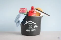 ByMi| Poetsemmer Happy New Home | Cadeautje Huis |Housewarming |Nieuwe Woning | Gepersonaliseerd 8 ByMi| Poetsemmer Happy New Home | Cadeautje Huis |Housewarming |Nieuwe Woning | Gepersonaliseerd -Huishoudelijke Artikelen Winkel 1200x800 1