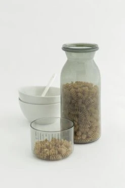 Brabantia Voorraadbussen Met Maatbeker Set Van 2 - 1,3 L - Dark Grey -Huishoudelijke Artikelen Winkel 799x1200 14