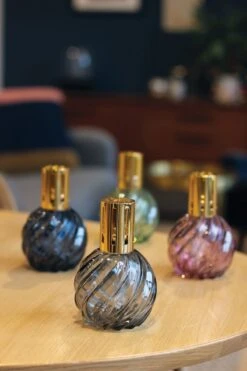 Ashleigh & Burwood Lampenolie Geurolie - Freesia & Orchid 250 Ml -Huishoudelijke Artikelen Winkel 800x1200 5